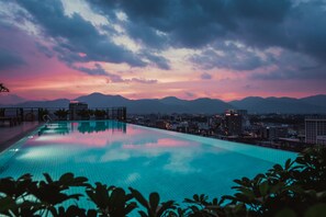 An infinity pool with a cityscape and mountains in the background. - WEIL Hotel (Ipoh)