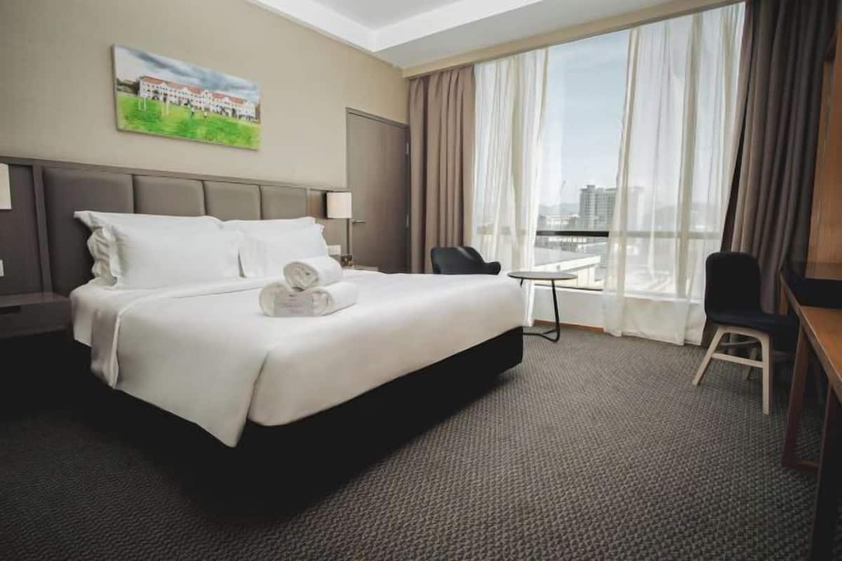 Premium bedding, in-room safe, desk, blackout curtains