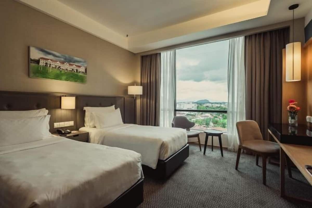 Premium bedding, in-room safe, desk, blackout curtains