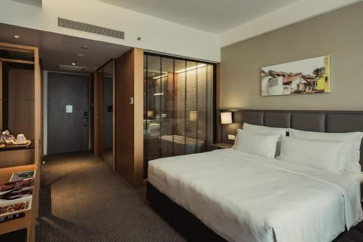 Premium bedding, in-room safe, desk, blackout curtains