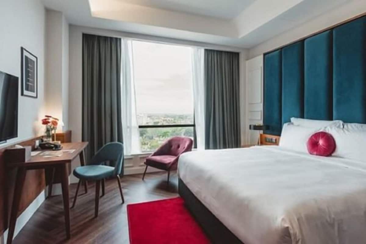 Premium bedding, in-room safe, desk, blackout curtains