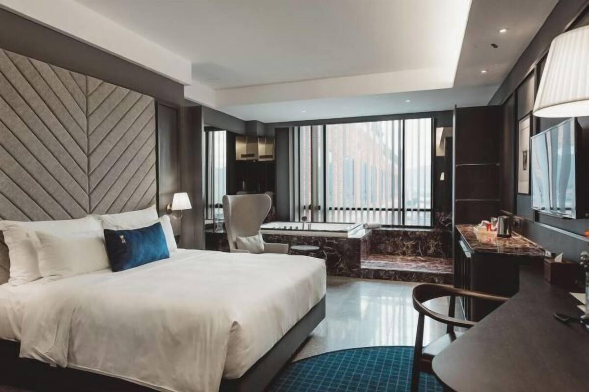 Premium bedding, in-room safe, desk, blackout curtains
