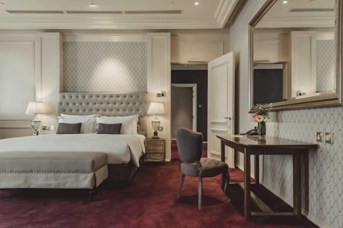 Premium bedding, in-room safe, desk, blackout curtains