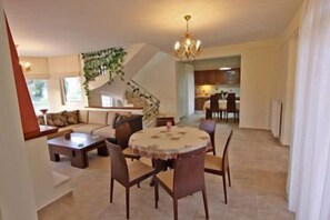 Villa, Sea View | In-room dining