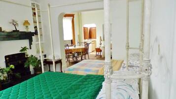 Individually decorated, soundproofing, free WiFi, bed sheets