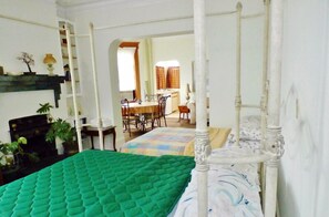 Individueel gedecoreerd, geluiddichte muren, gratis wifi, beddengoed