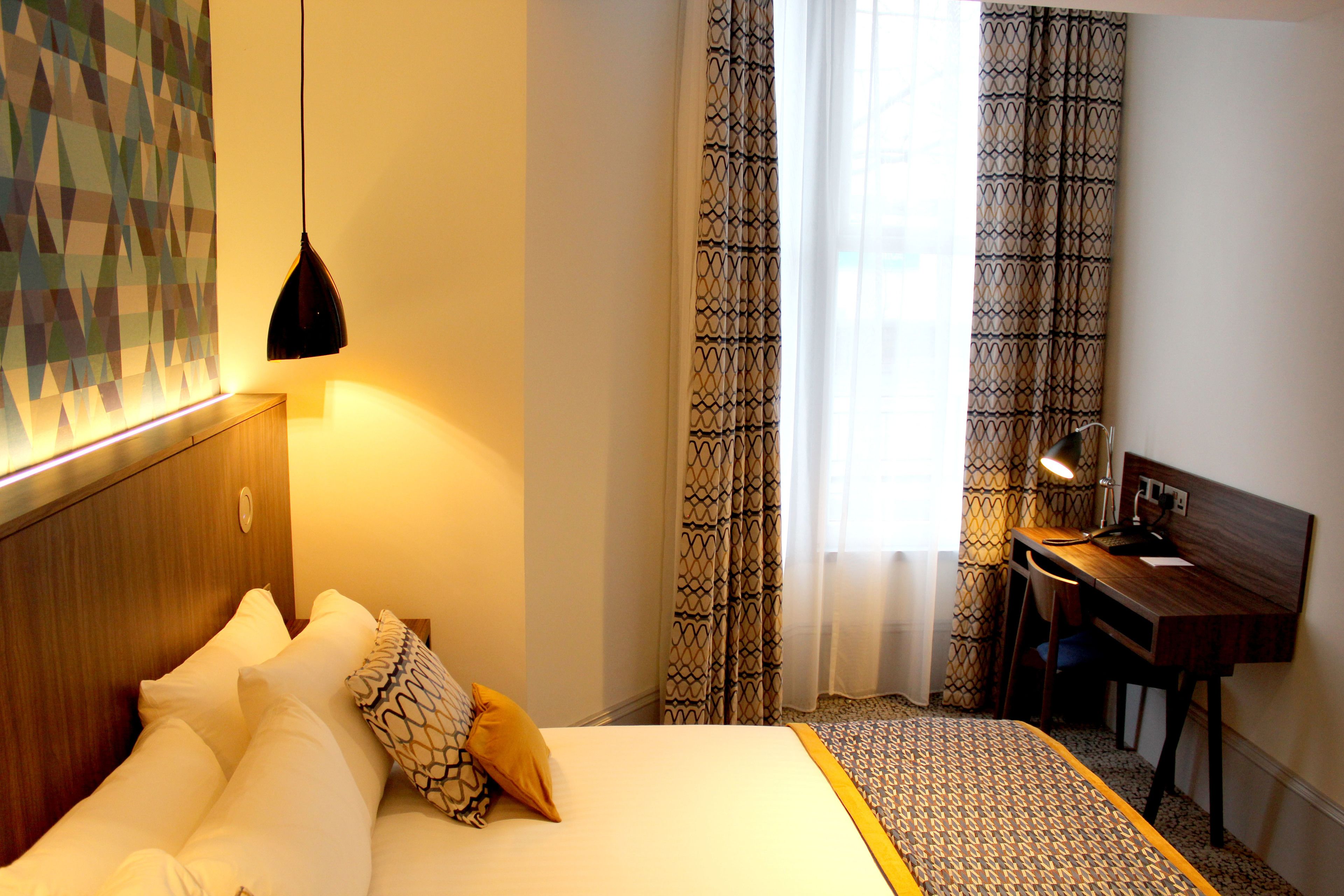 โต๊ ะทำงาน, เตารีด/โต๊ะรีดผ้า, เปลนอนเด็กแบบพกพา, Wi-Fi ฟรี