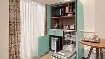 Dobbeltrom – standard | Eget tekjøkken | Kjøleskap, mikrobølgeovn, oppvaskmaskin og kaffetrakter/tekoker