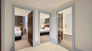 Apartamento luxo | Escrivaninha, ferros/tábuas de passar roupa, berço de viagem