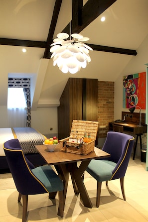Executive Studio | In-room dining