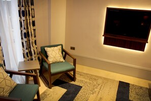 Desk, iron/ironing board, travel cot, free WiFi - 91 Aparthotel Jesmond Road (Newcastle-upon-Tyne)