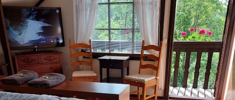 Standaard kamer, 1 twee- of 2 eenpersoonsbedden | Individueel gemeubileerd, een strijkplank/strijkijzer, gratis wifi