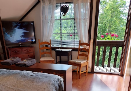 Muebles diferentes, tabla de planchar con plancha y wifi gratis