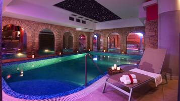 Kolam renang tertutup