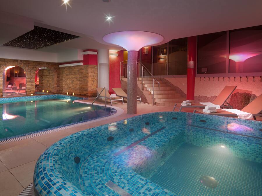 Couples treatment rooms, aromatherapy, Thai massages