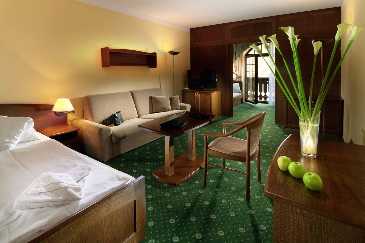 family room, 2 bedrooms | minibar, in-room safe, desk, blackout curtains