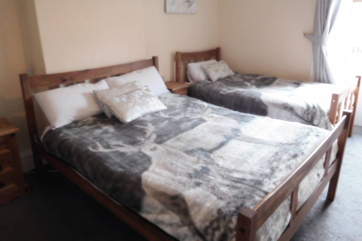Chambre Triple, salle de bains attenante (Room 5)