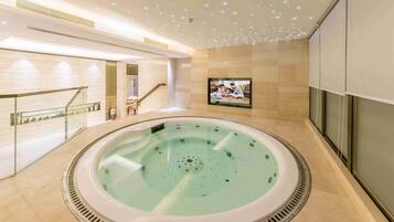 Indoor spa tub