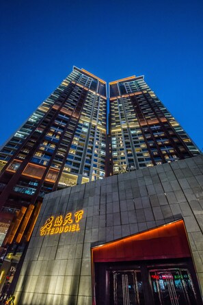 Front of property - evening/night - Somerset Grandview Shenzhen (Shenzhen)