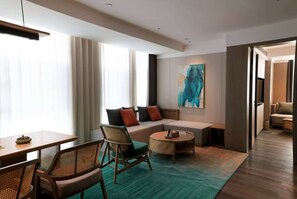 Minibar, in-room safe, desk, free cots/infant beds - Ramada Yiyang Taojiang (Yiyang)