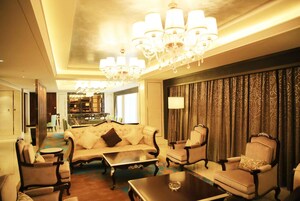 Presidential Suite, Multiple Beds | Minibar, in-room safe, desk, free cribs/infant beds