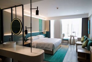 Luxury Room, 1 King Bed | Minibar, in-room safe, desk, free cribs/infant beds