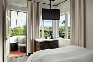 Premium bedding, down duvets, minibar, in-room safe - Triada Palm Springs, Autograph Collection by Marriott (Palm Springs)
