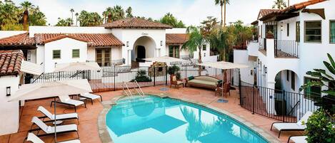 2 utendørsbassenger