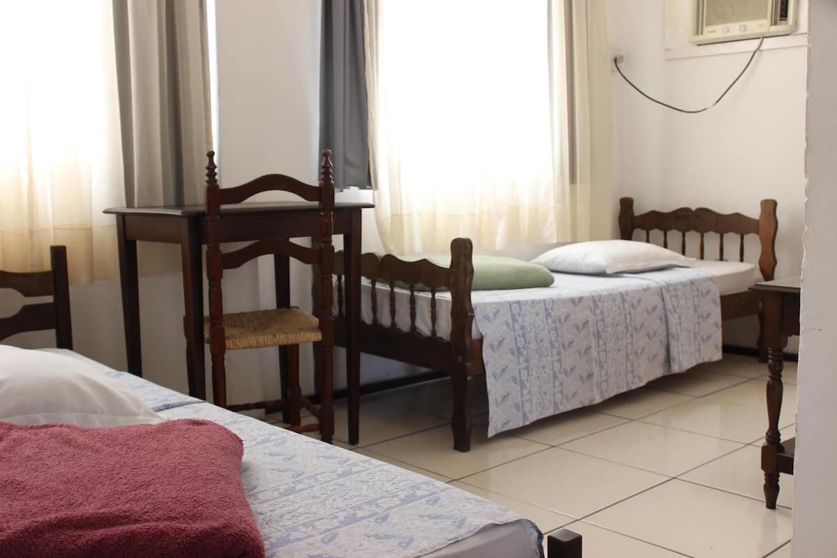 Iron/ironing board, bed sheets