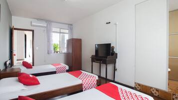 Iron/ironing board, bed sheets