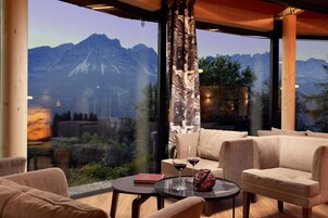 2 间酒吧/酒廊、池畔酒吧