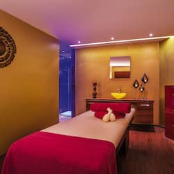 Salas de tratamiento para parejas, un sauna, baño turco