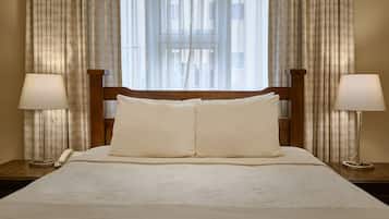 Kamar Standar, 1 Tempat Tidur Queen | Minibar, brankas, dan didekorasi berbeda-beda