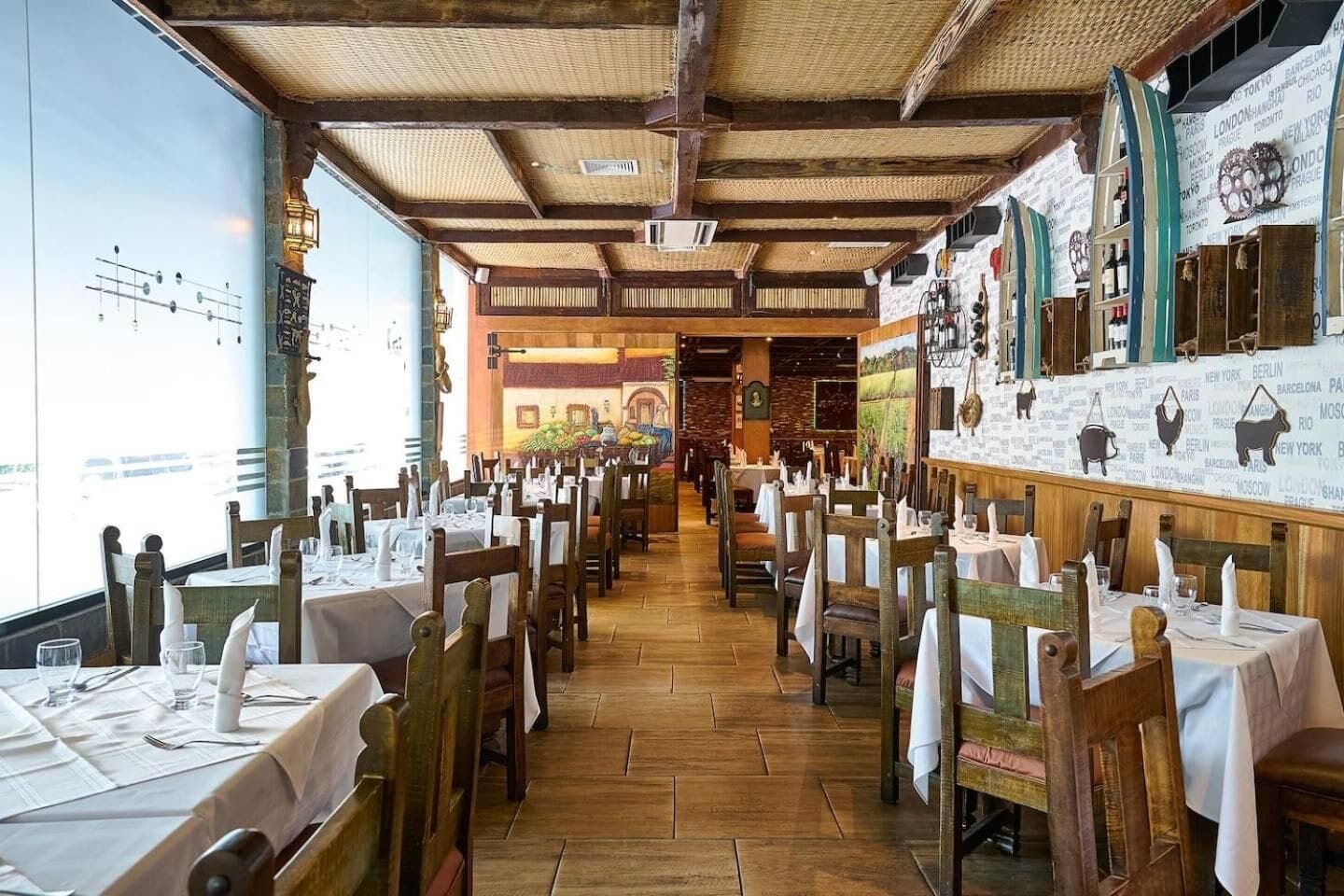 breakfast, lunch, dinner served; international cuisine