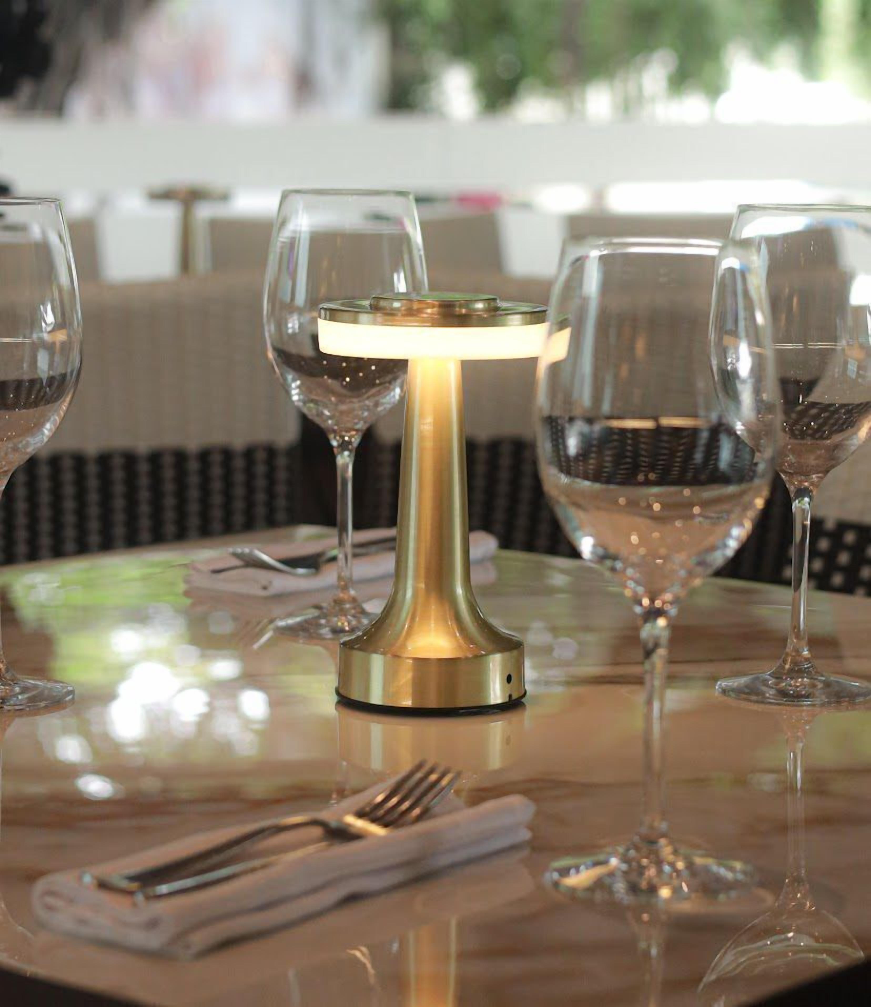 breakfast, lunch, dinner served; international cuisine