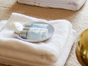 Bathroom - The Green Man Boutique Hotel (Bishop's Stortford)