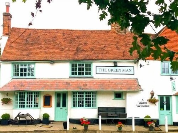 Exterior - The Green Man Boutique Hotel (Bishop's Stortford)