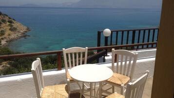 1 habitación, caja de seguridad en la habitación y escritorio