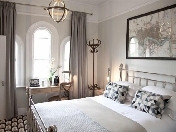 Standard Double Room, Ensuite (The Traveller)