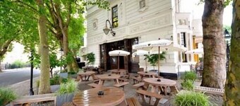 The Warrington Hotel