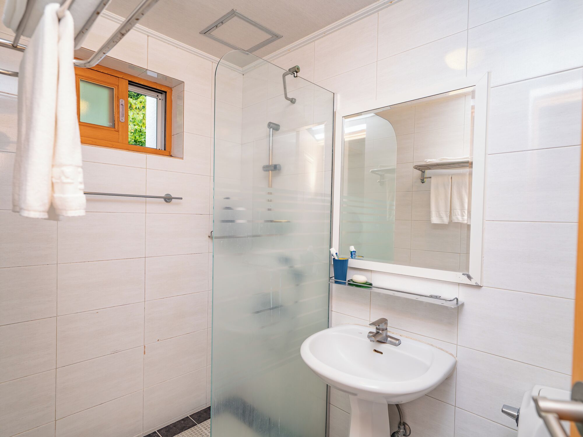 Suite junior | Baño | Artículos de higiene personal gratuitos, secador de pelo y zapatillas