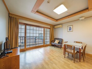 Junior Suite | 1 bedroom, soundproofing, free WiFi