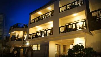 Front of property โ evening/night