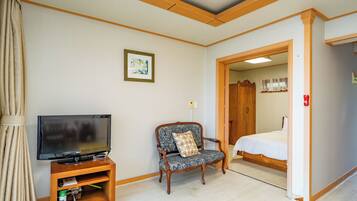 Junior Suite | 1 bedroom, soundproofing, free WiFi