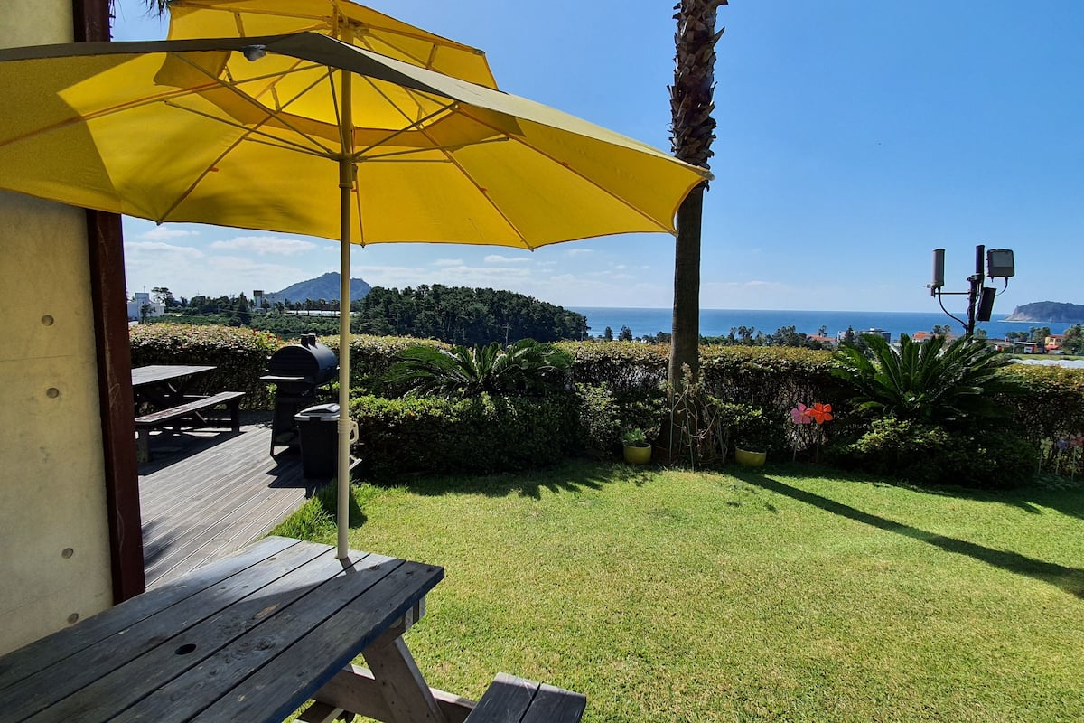 Deluxe Room, Kitchen, Ocean View (15 PY / Pets are allowed) | Terrace/patio