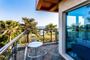 家庭房, 厨房, 海洋景观 (18 PY / Pets are allowed) | 露台