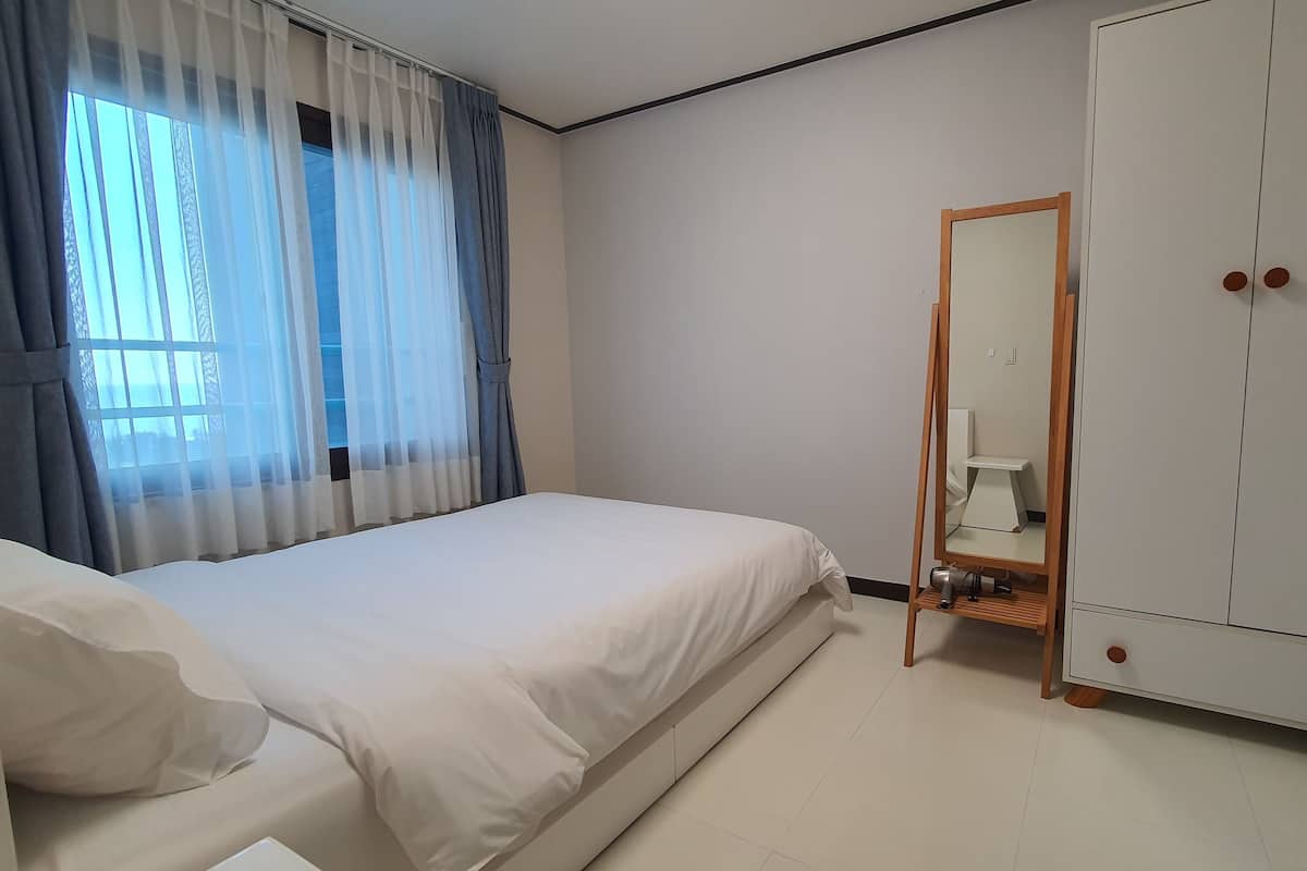 家庭客房, 廚房, 海景 (18 PY / Pets are allowed) | 高級寢具、特厚豪華床墊、遮光窗簾/窗簾、隔音