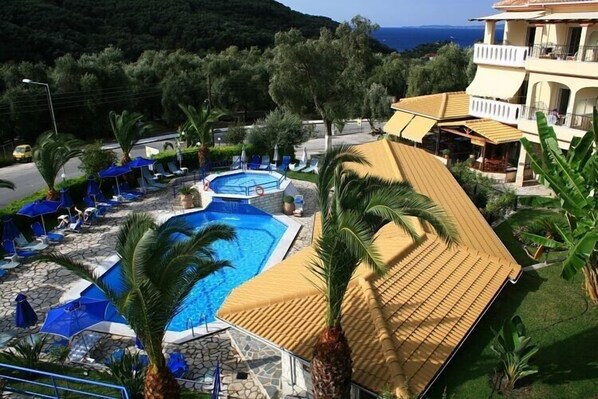 حمّام سباحة خارجي موسمي