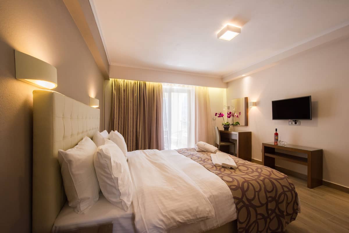 Deluxe Double or Twin Room | In-room safe, soundproofing, free cribs/infant beds, free WiFi