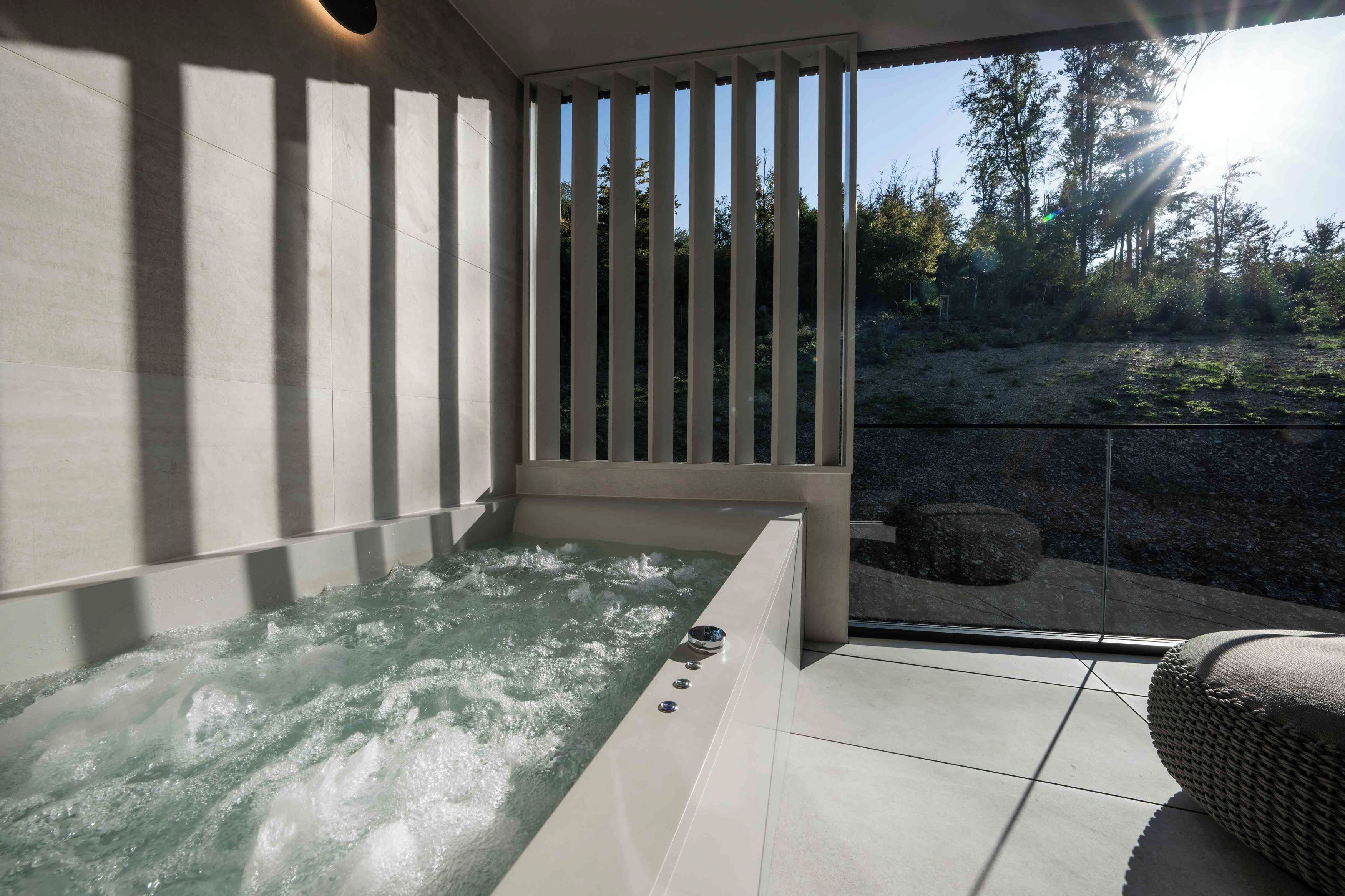 Suite | Private spa tub